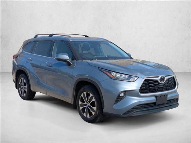 used 2020 Toyota Highlander car, priced at $28,099