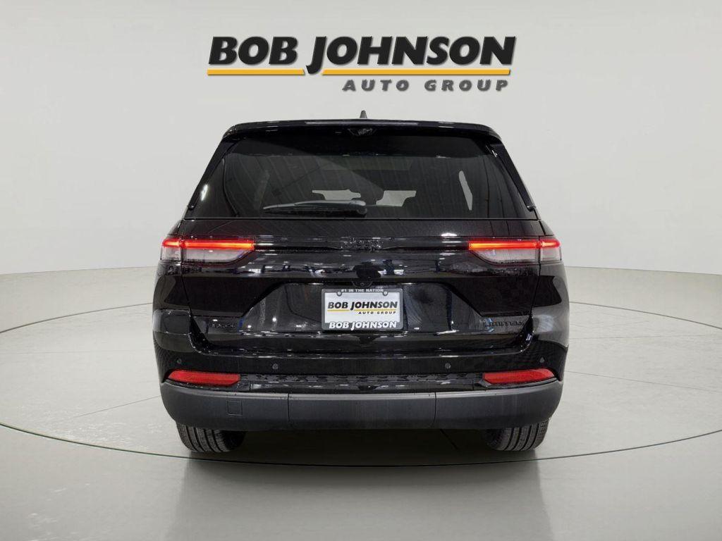 new 2025 Jeep Grand Cherokee car, priced at $51,009