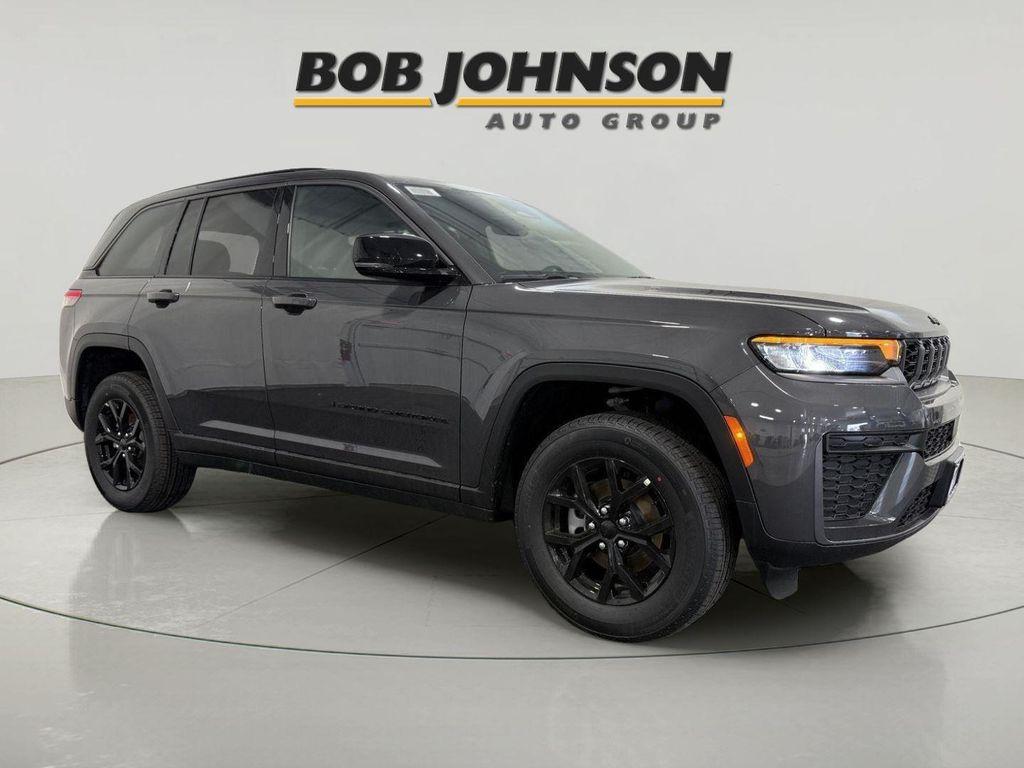 new 2026 Jeep Grand Cherokee car, priced at $47,425
