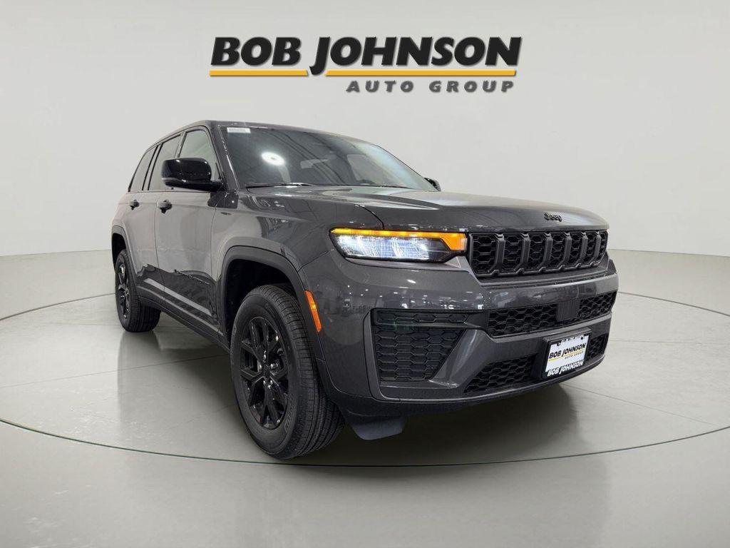 new 2026 Jeep Grand Cherokee car, priced at $47,425