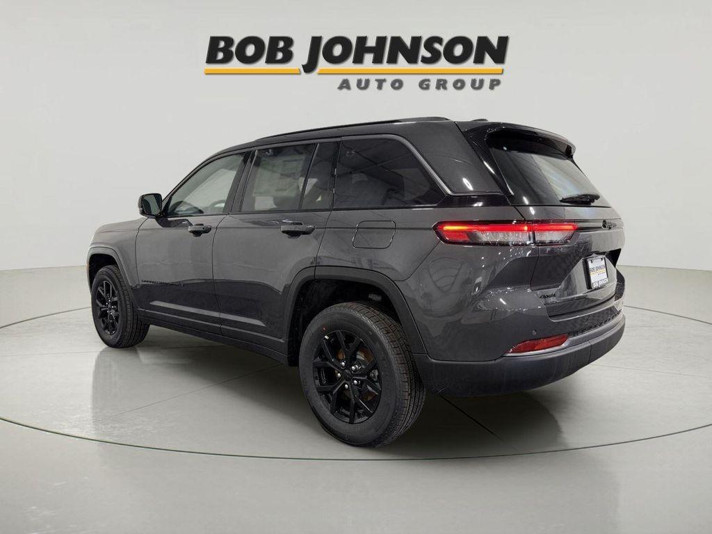 new 2026 Jeep Grand Cherokee car, priced at $47,425
