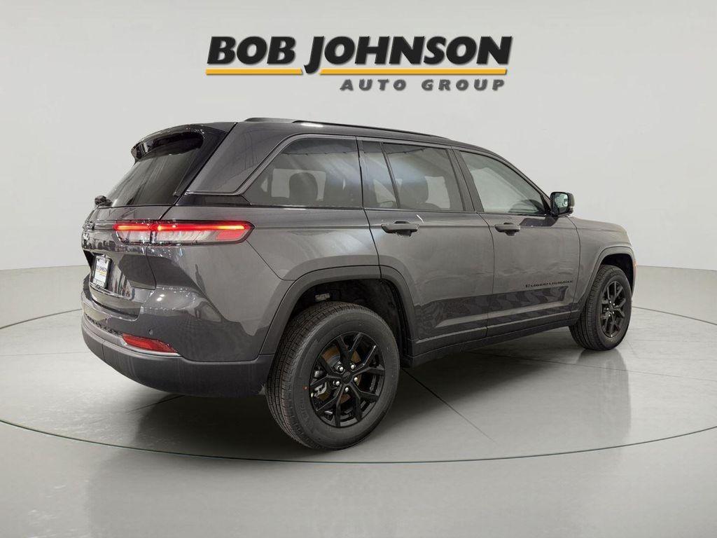 new 2026 Jeep Grand Cherokee car, priced at $47,425