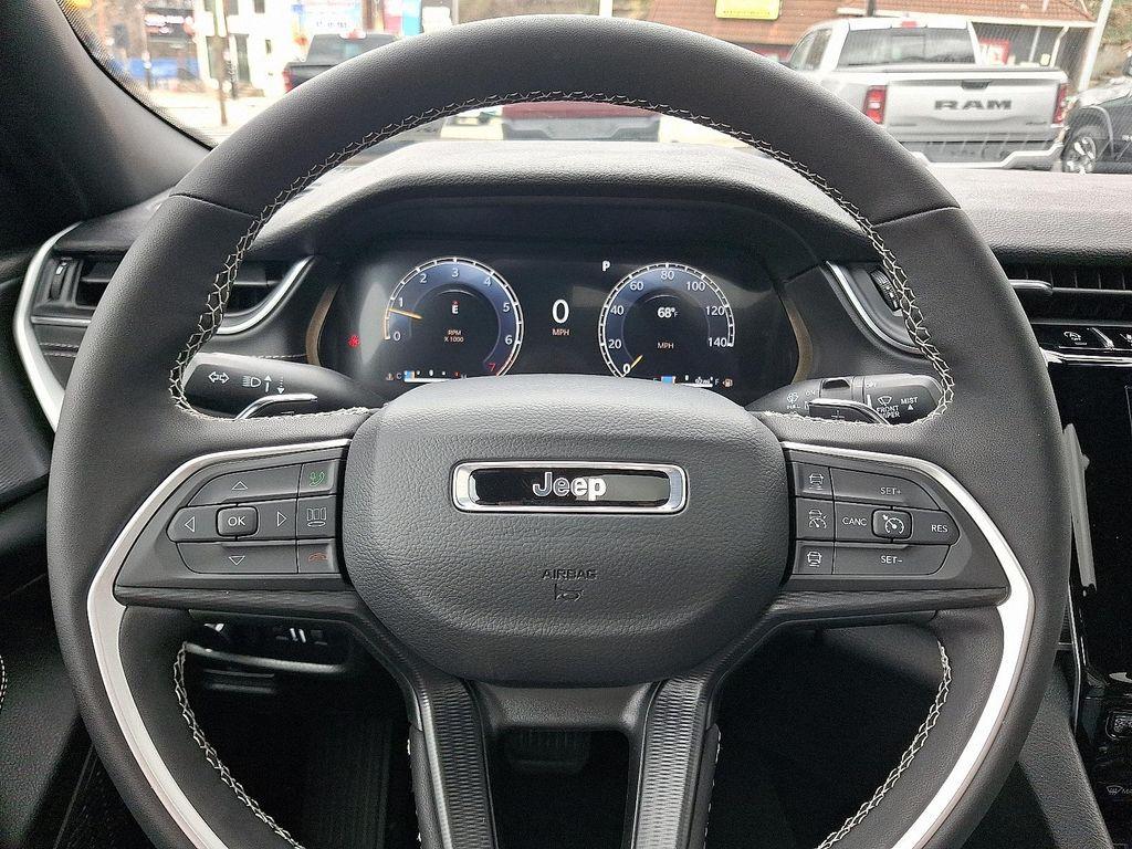 new 2025 Jeep Grand Cherokee car, priced at $47,330