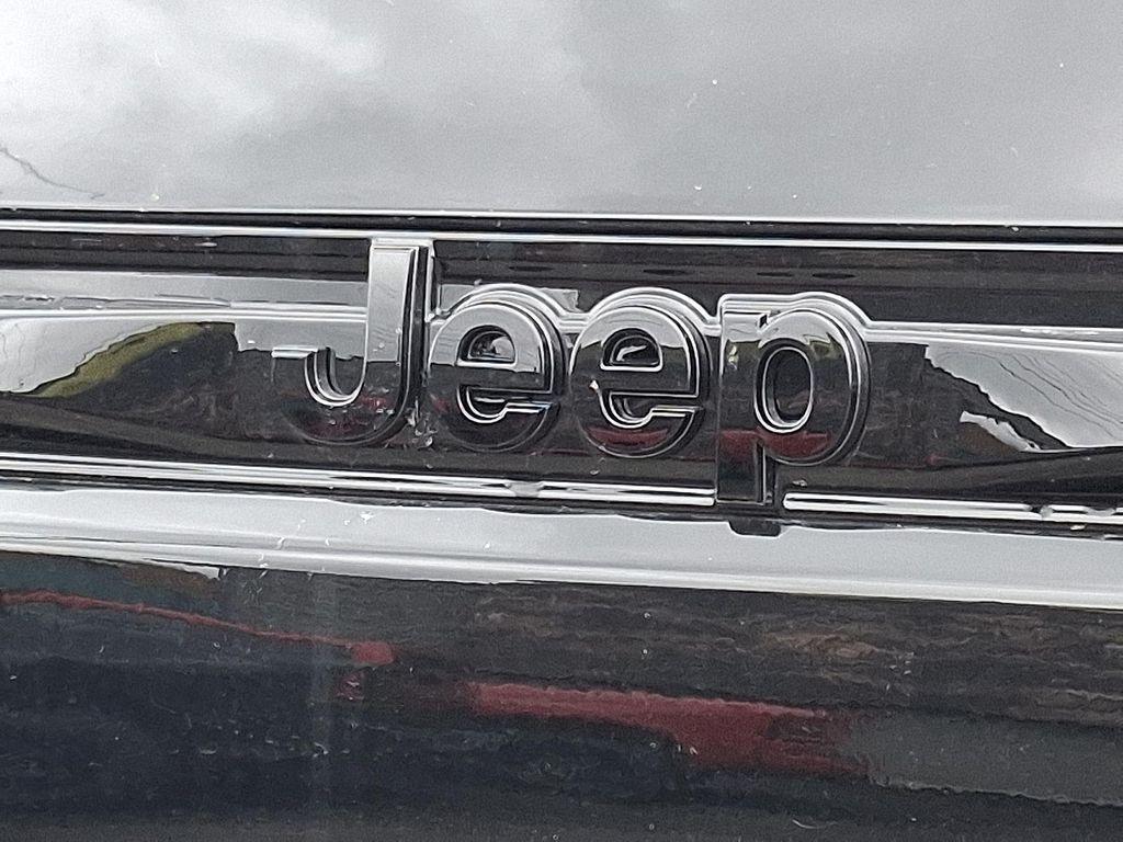 new 2025 Jeep Grand Cherokee car, priced at $47,330