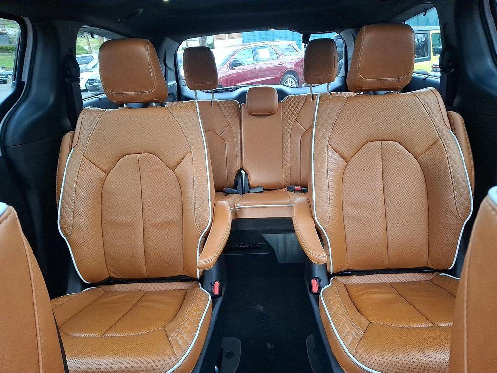 used 2024 Chrysler Pacifica car