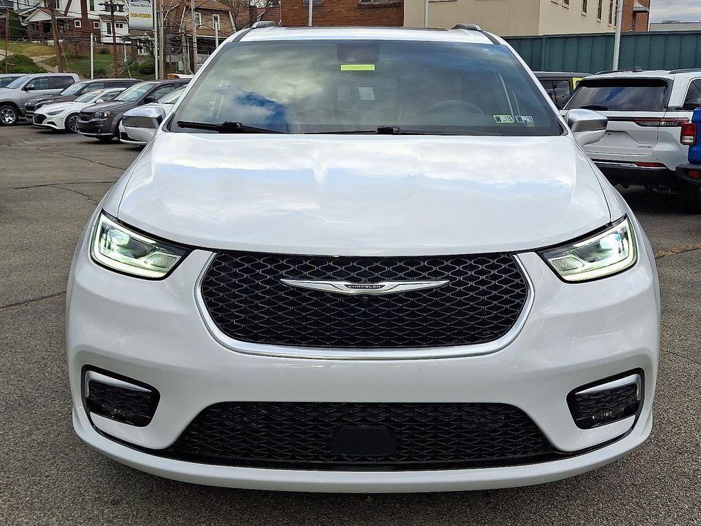 used 2024 Chrysler Pacifica car