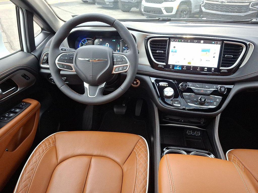 used 2024 Chrysler Pacifica car