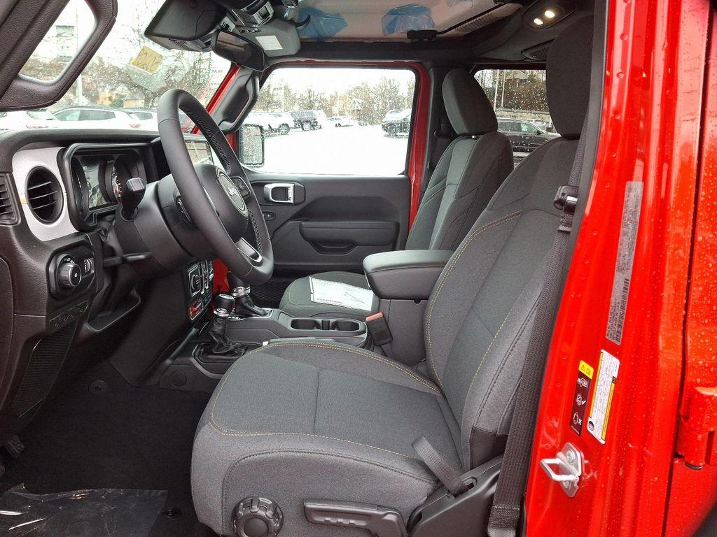 new 2025 Jeep Wrangler car, priced at $53,075