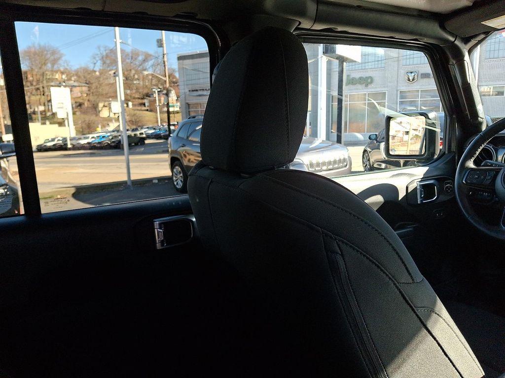 used 2022 Jeep Wrangler Unlimited car, priced at $31,817