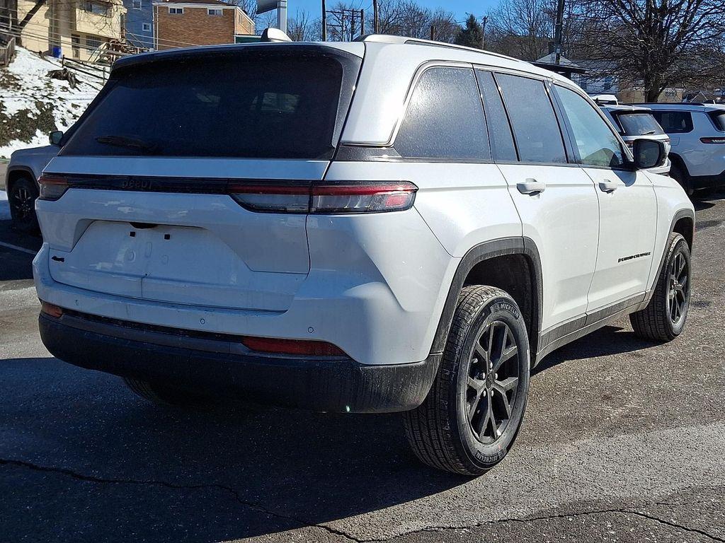 new 2026 Jeep Grand Cherokee car, priced at $48,155