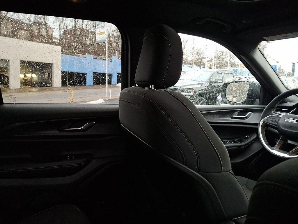 used 2025 Jeep Grand Cherokee car, priced at $35,939