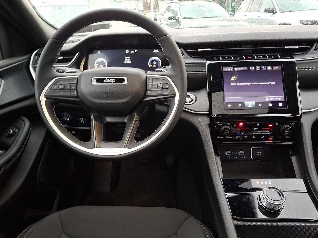 used 2025 Jeep Grand Cherokee car, priced at $35,939
