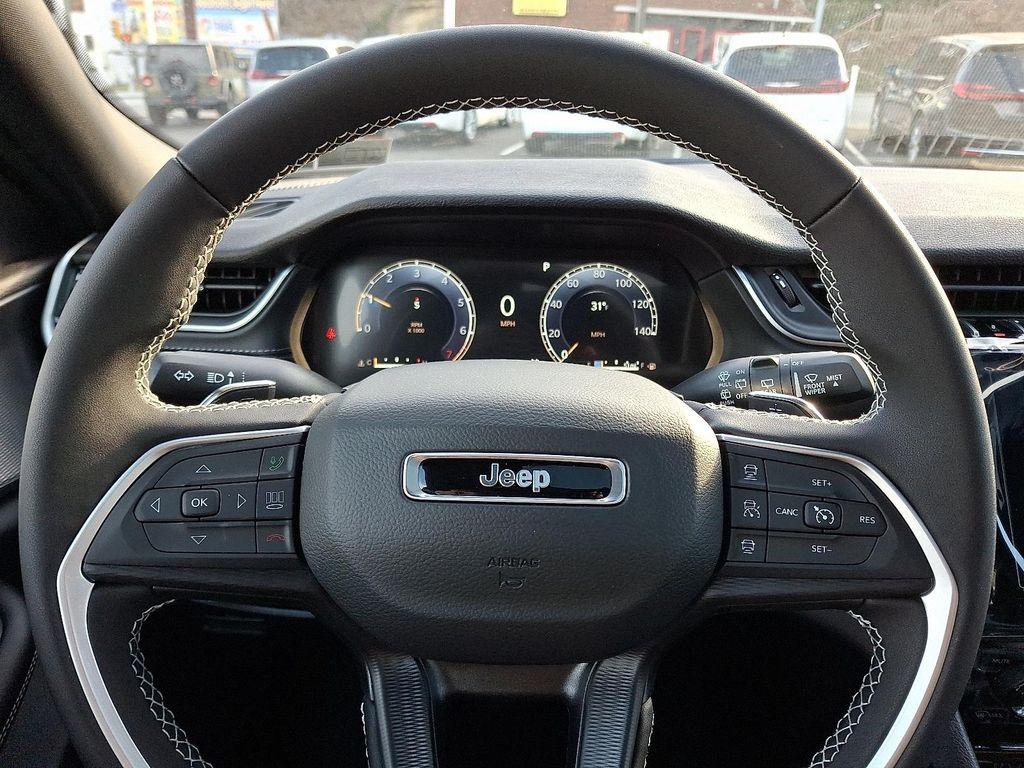 new 2025 Jeep Grand Cherokee car, priced at $42,380