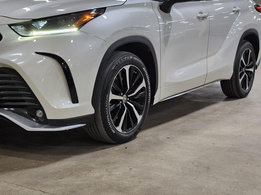 used 2021 Toyota Highlander car, priced at $33,266