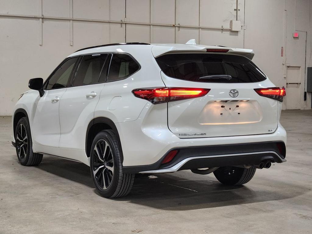 used 2021 Toyota Highlander car, priced at $33,266