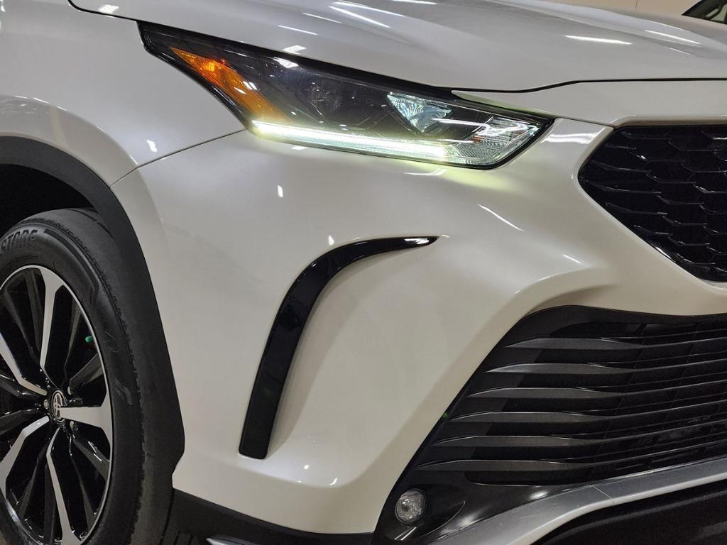 used 2021 Toyota Highlander car, priced at $33,266