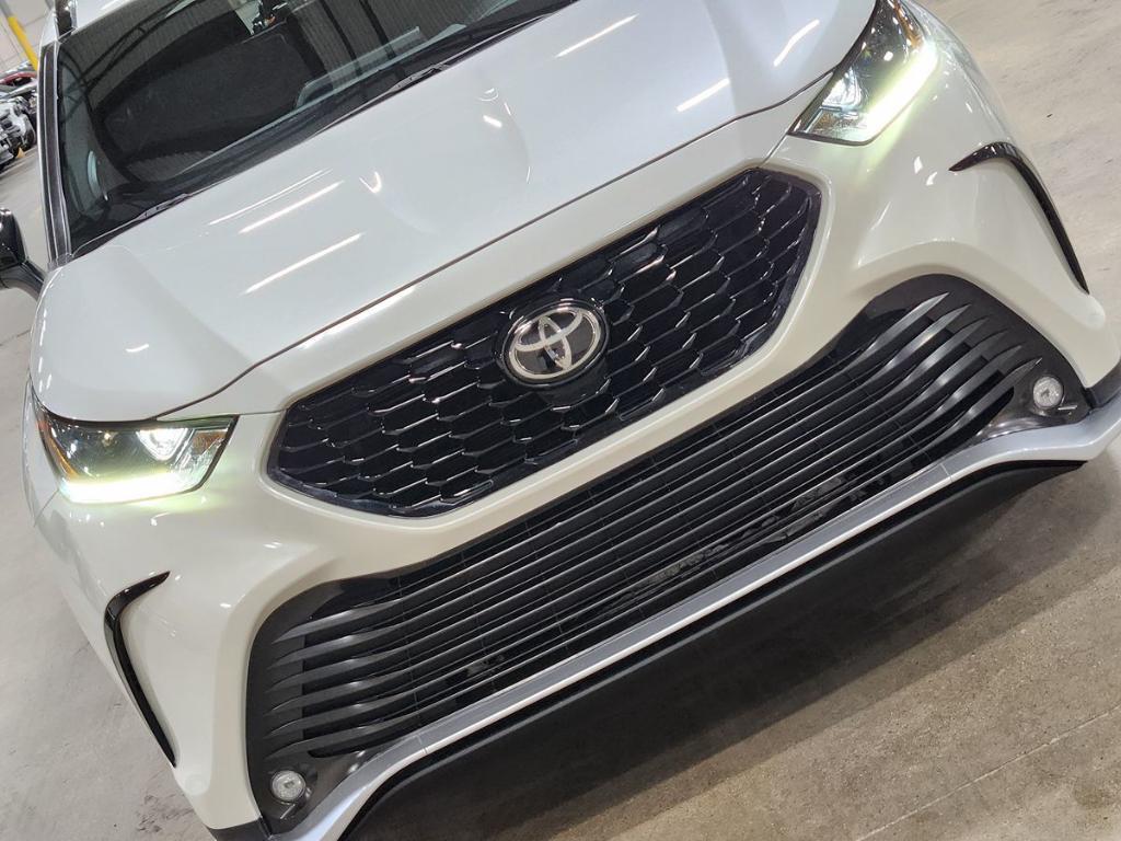 used 2021 Toyota Highlander car, priced at $33,266