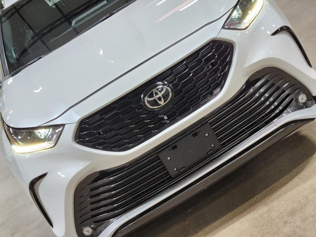 used 2022 Toyota Highlander car, priced at $26,335