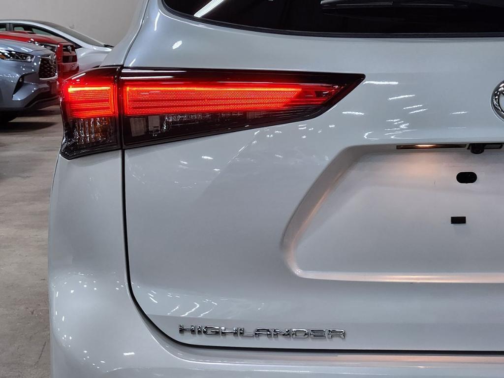 used 2022 Toyota Highlander car, priced at $26,335