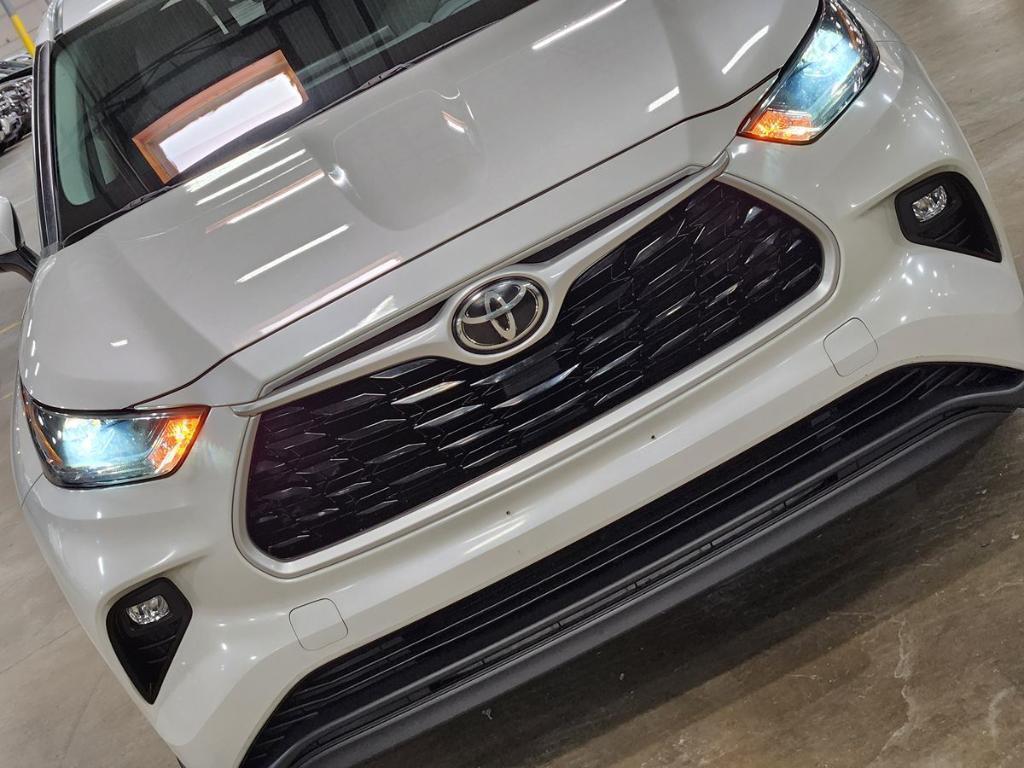 used 2021 Toyota Highlander car, priced at $28,377