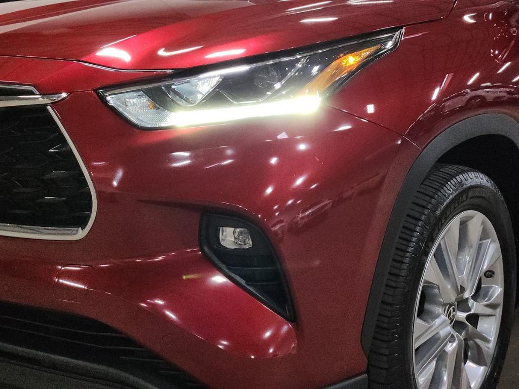 used 2021 Toyota Highlander car, priced at $34,652