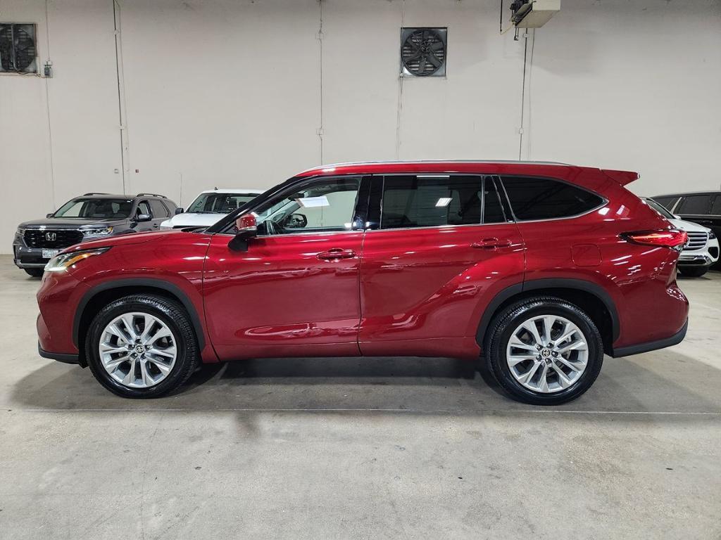 used 2021 Toyota Highlander car, priced at $34,652