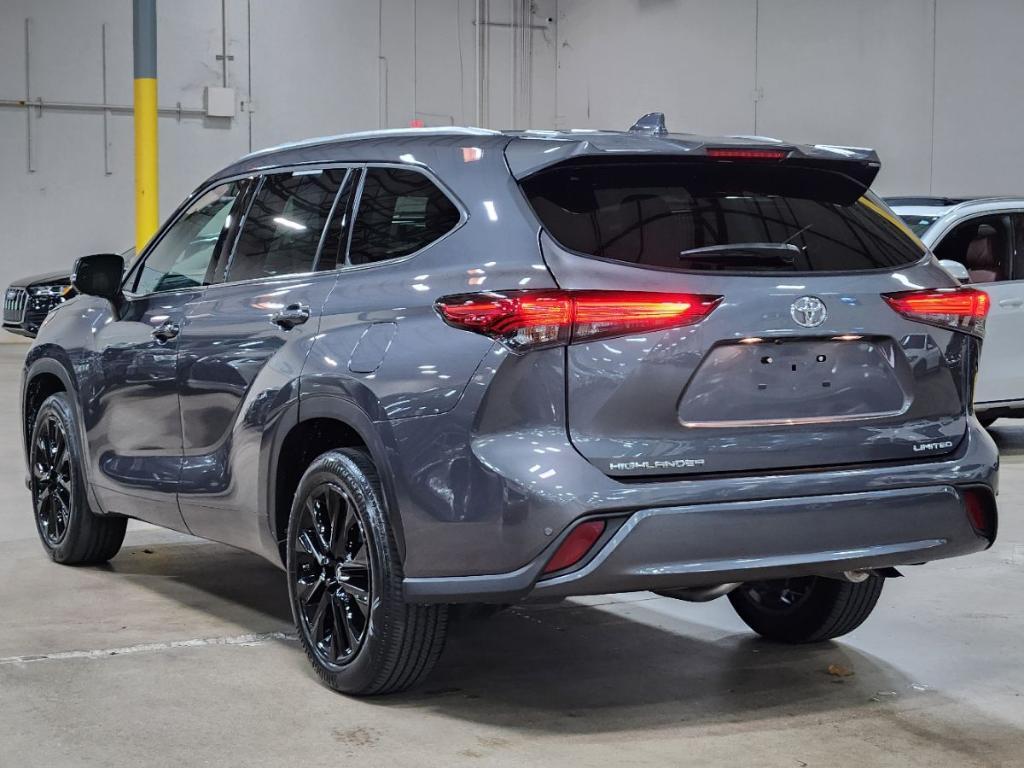 used 2021 Toyota Highlander car, priced at $35,802