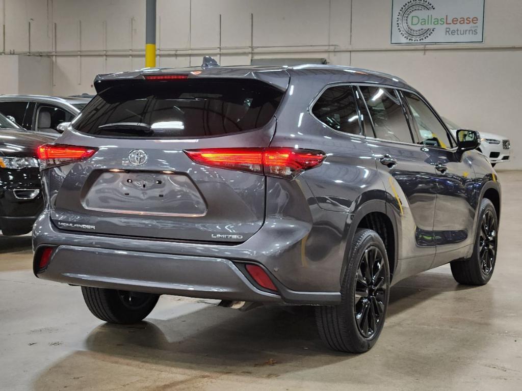 used 2021 Toyota Highlander car, priced at $35,802