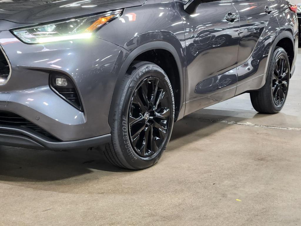 used 2021 Toyota Highlander car, priced at $35,802