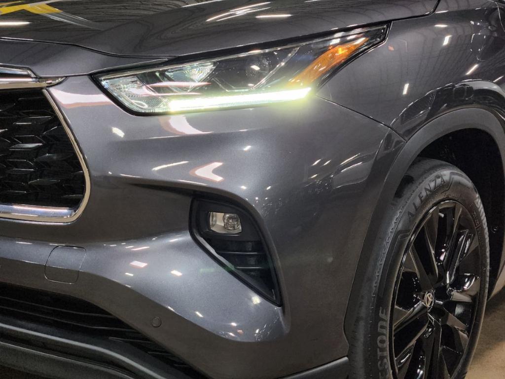 used 2021 Toyota Highlander car, priced at $35,802