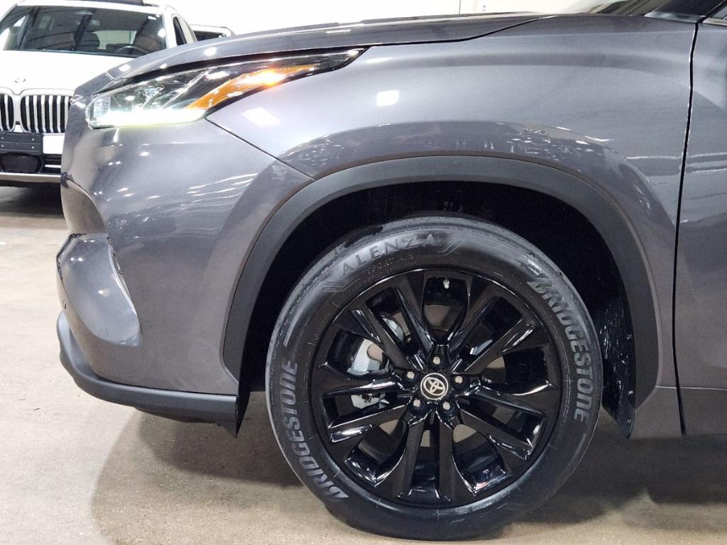 used 2021 Toyota Highlander car, priced at $35,802
