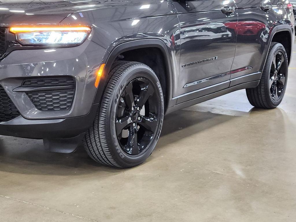 used 2024 Jeep Grand Cherokee car, priced at $35,239