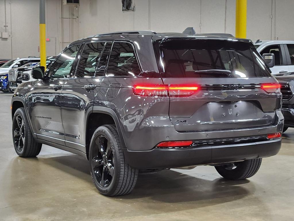 used 2024 Jeep Grand Cherokee car, priced at $35,239