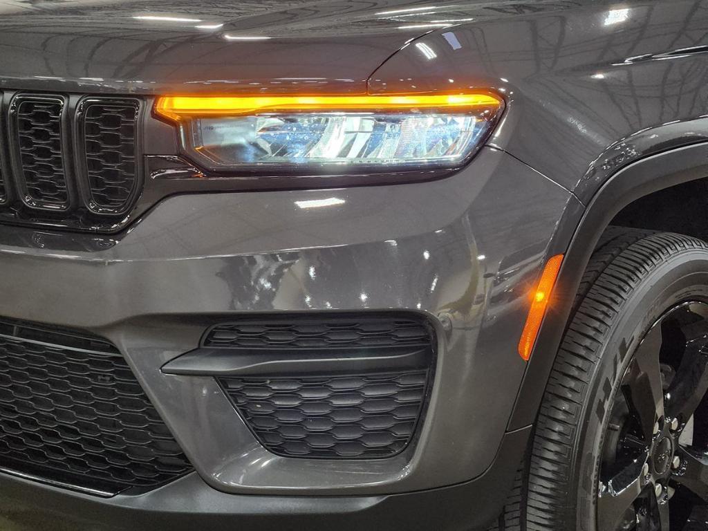 used 2024 Jeep Grand Cherokee car, priced at $35,239