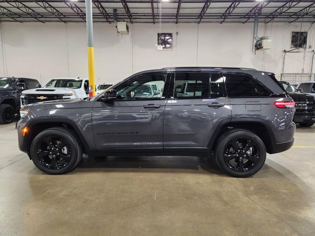 used 2024 Jeep Grand Cherokee car, priced at $35,239