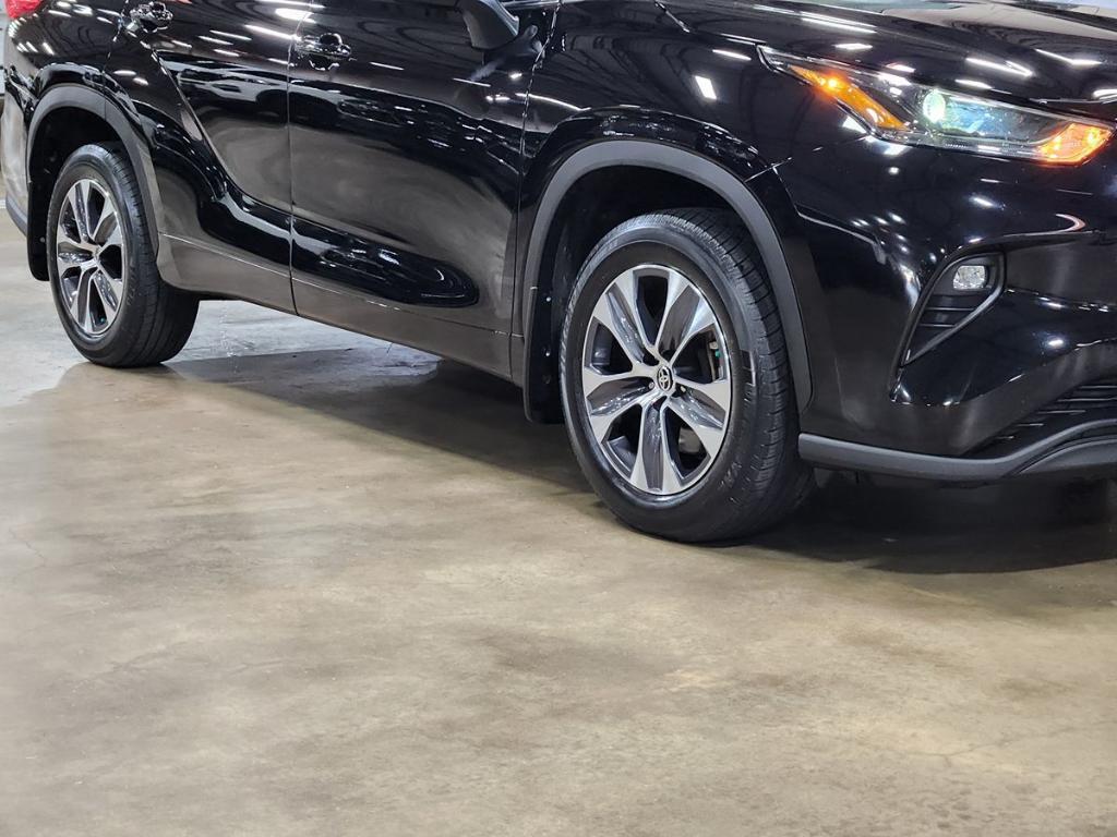 used 2022 Toyota Highlander car, priced at $33,461