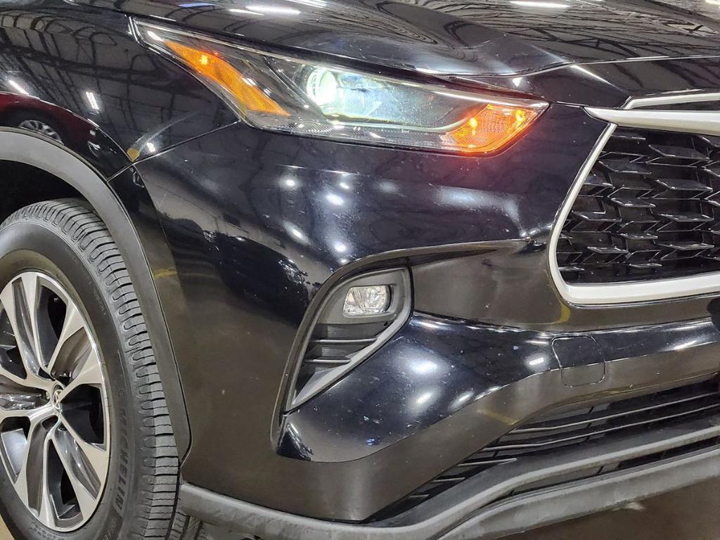 used 2022 Toyota Highlander car, priced at $32,187