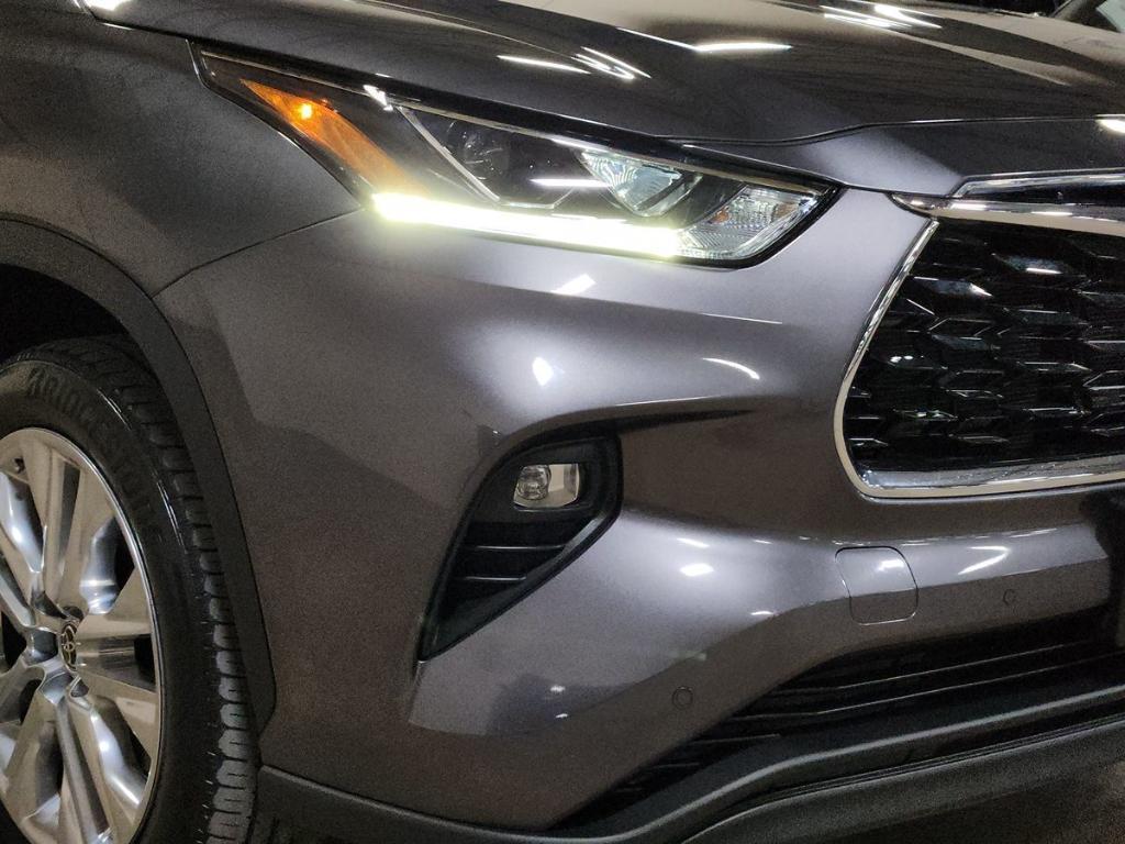 used 2021 Toyota Highlander Hybrid car, priced at $38,852