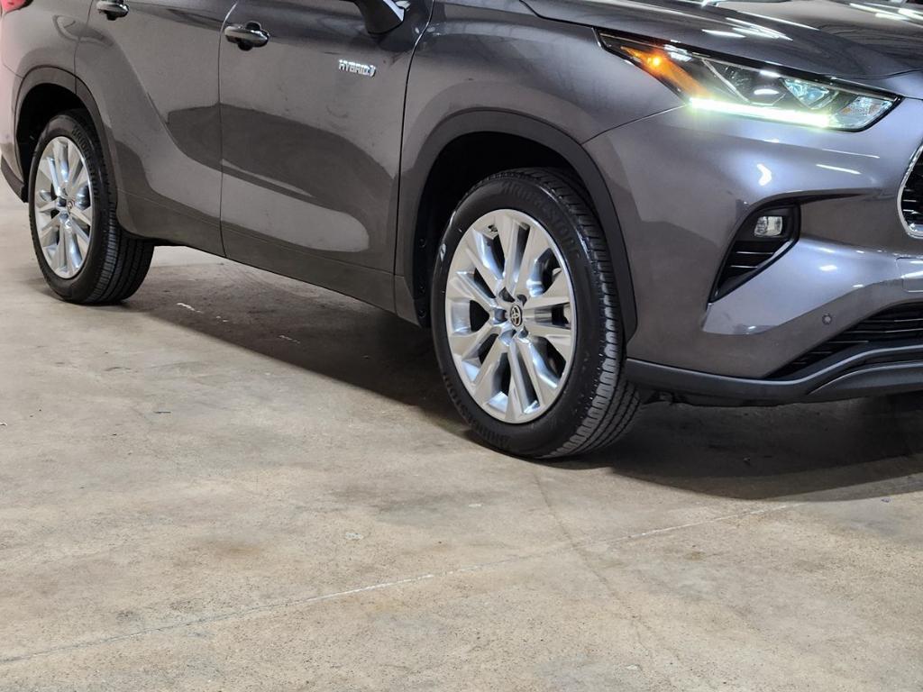 used 2021 Toyota Highlander Hybrid car, priced at $38,852
