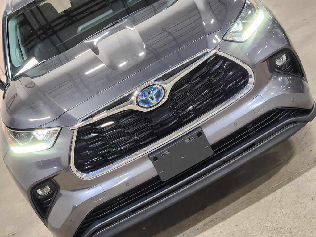 used 2021 Toyota Highlander Hybrid car, priced at $38,852