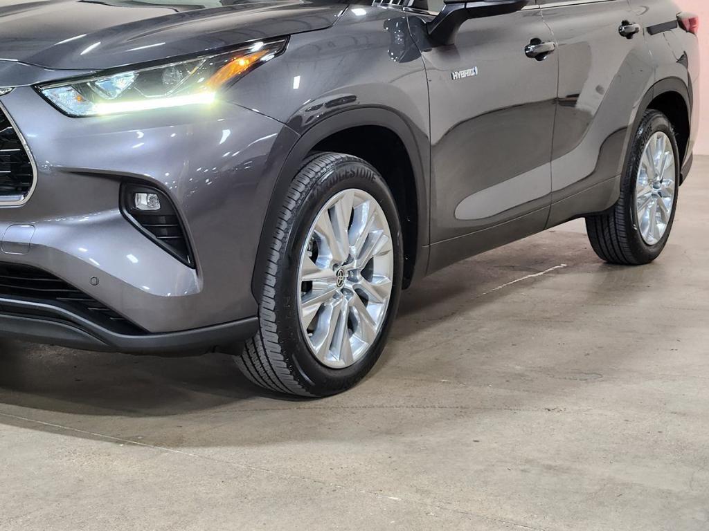 used 2021 Toyota Highlander Hybrid car, priced at $38,852