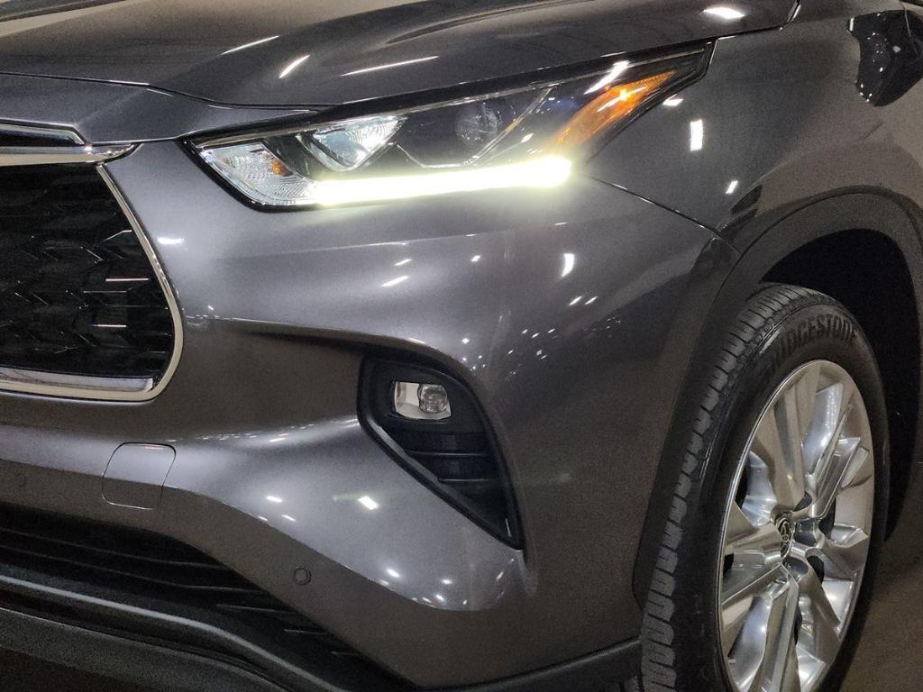 used 2021 Toyota Highlander Hybrid car, priced at $38,852