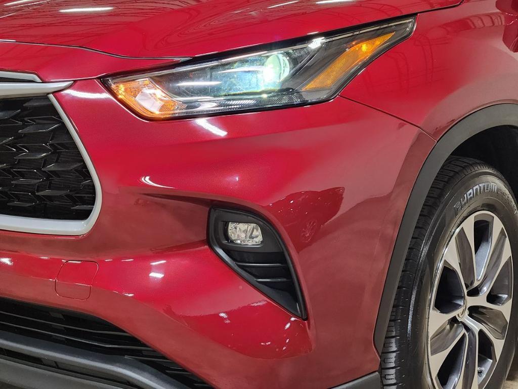 used 2022 Toyota Highlander car, priced at $32,711