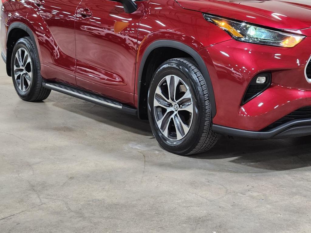 used 2022 Toyota Highlander car, priced at $32,711