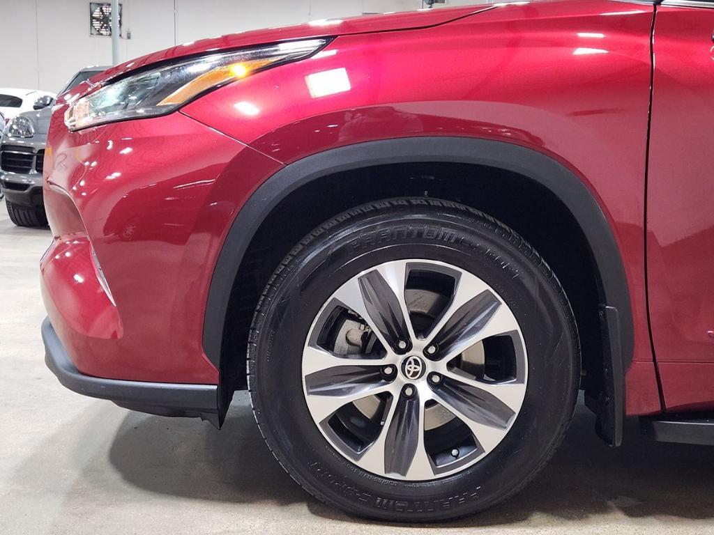 used 2022 Toyota Highlander car, priced at $32,711