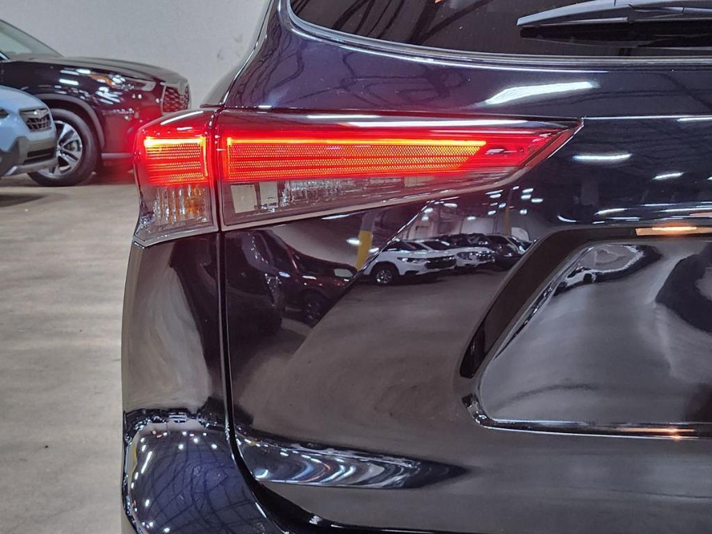 used 2021 Toyota Highlander car, priced at $27,288