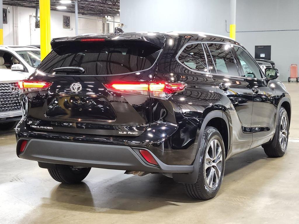 used 2022 Toyota Highlander car, priced at $38,002