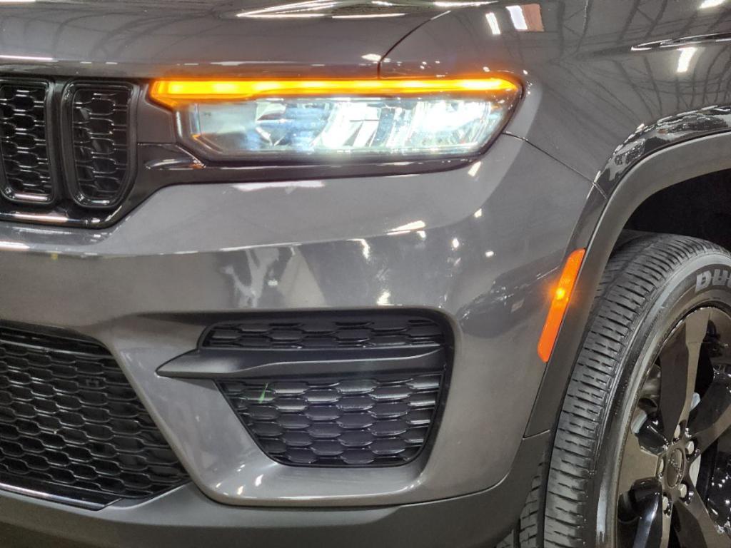 used 2023 Jeep Grand Cherokee car, priced at $29,884