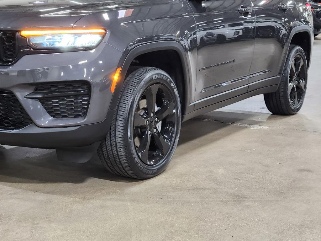 used 2023 Jeep Grand Cherokee car, priced at $29,884