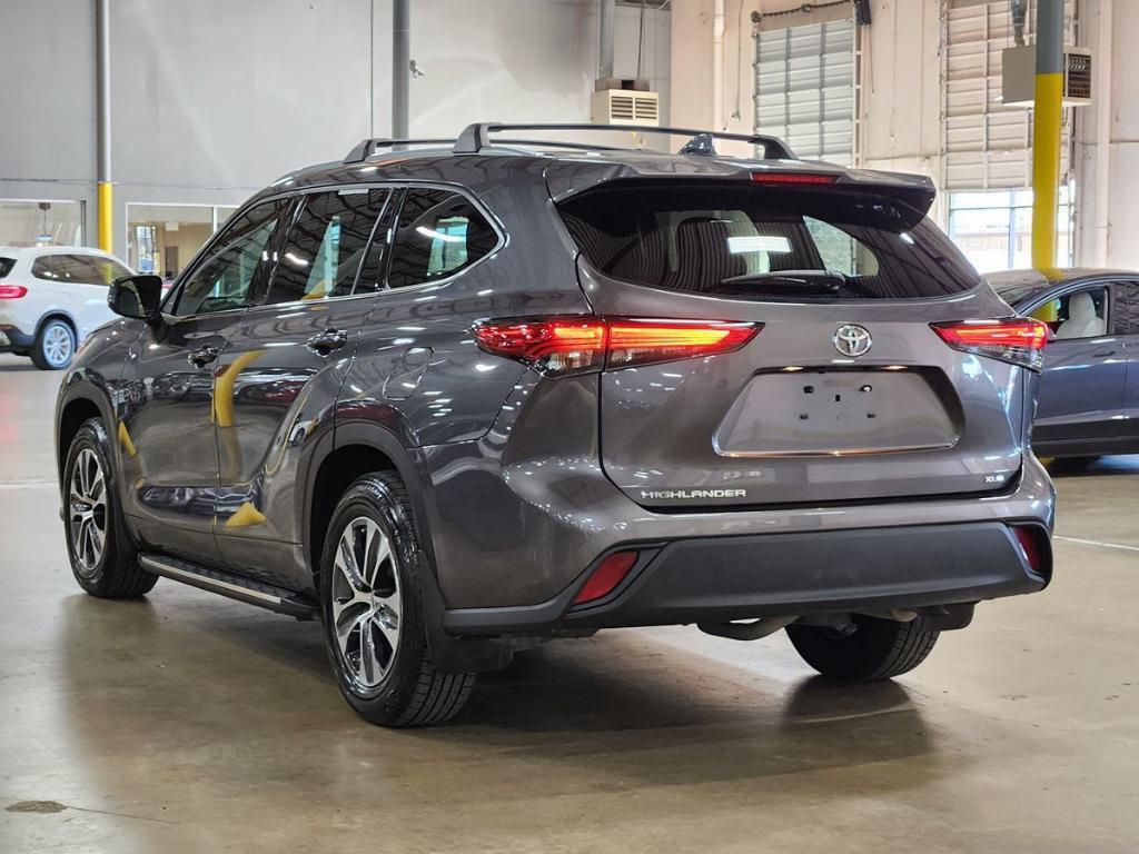 used 2021 Toyota Highlander car, priced at $24,885